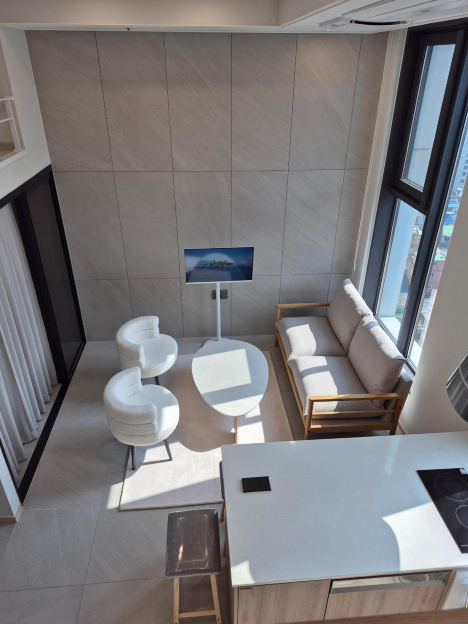 Apartment Center Of Seoul, Newly Built High Floor House With View