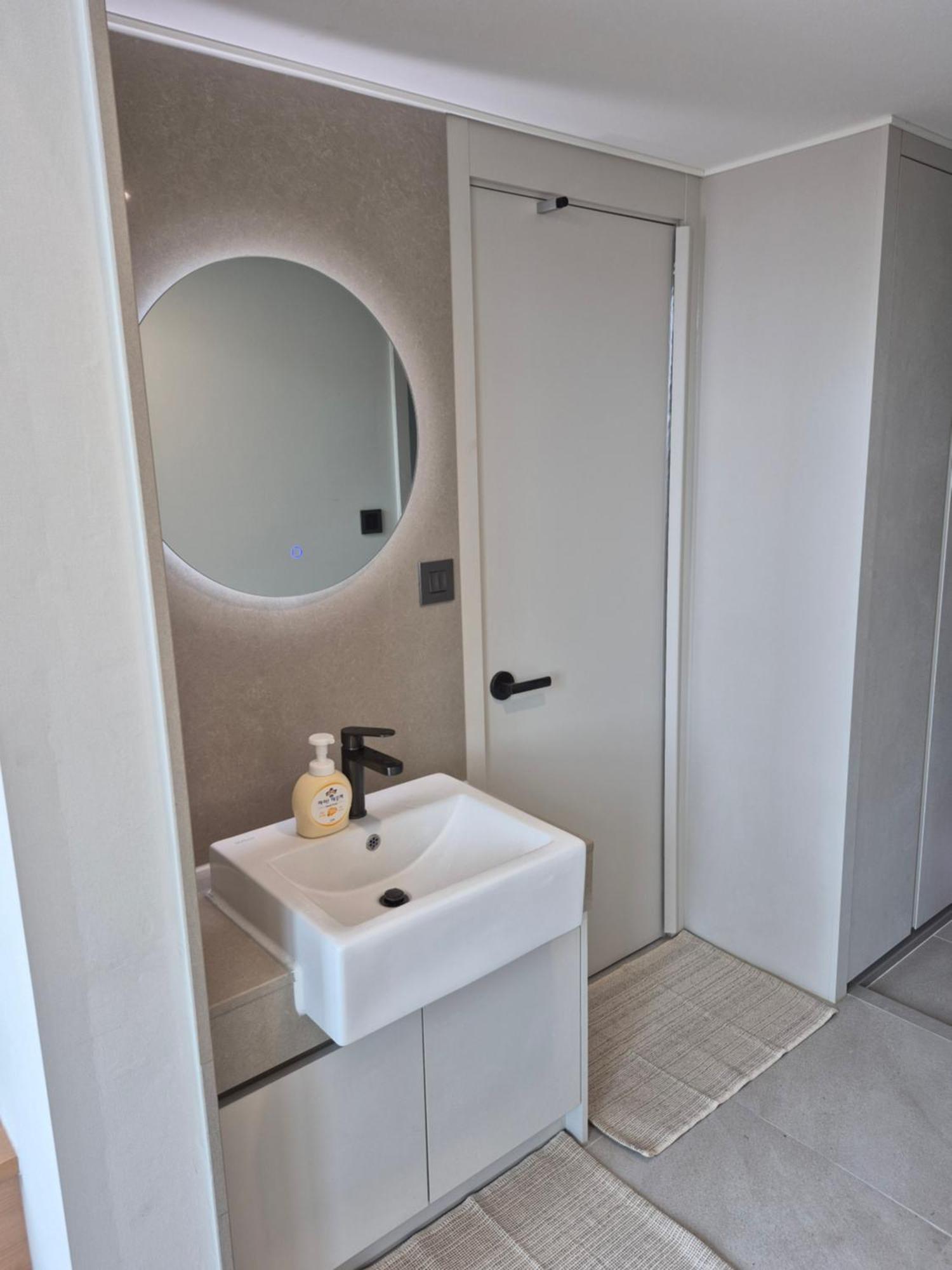 Apartment Center Of Seoul, Newly Built High Floor House With View Seoul